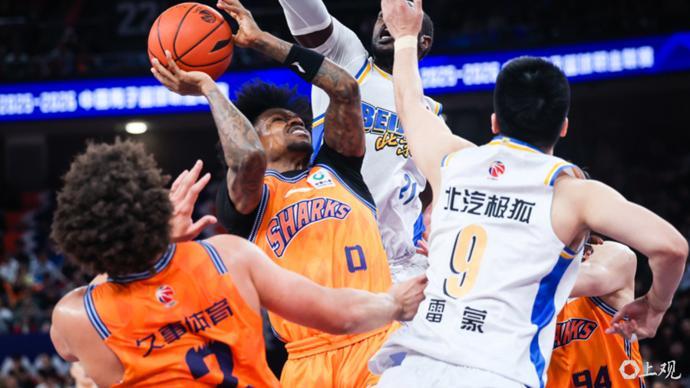 【动力图】团队篮球显威，上海男篮主场胜北京