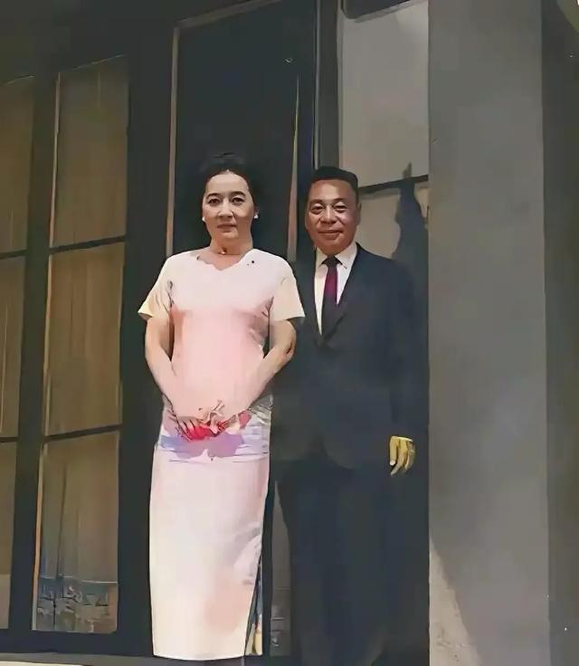 星空体育官方网站-这才是宋美龄和继子蒋经国的一张真实合影，都是真人的容貌